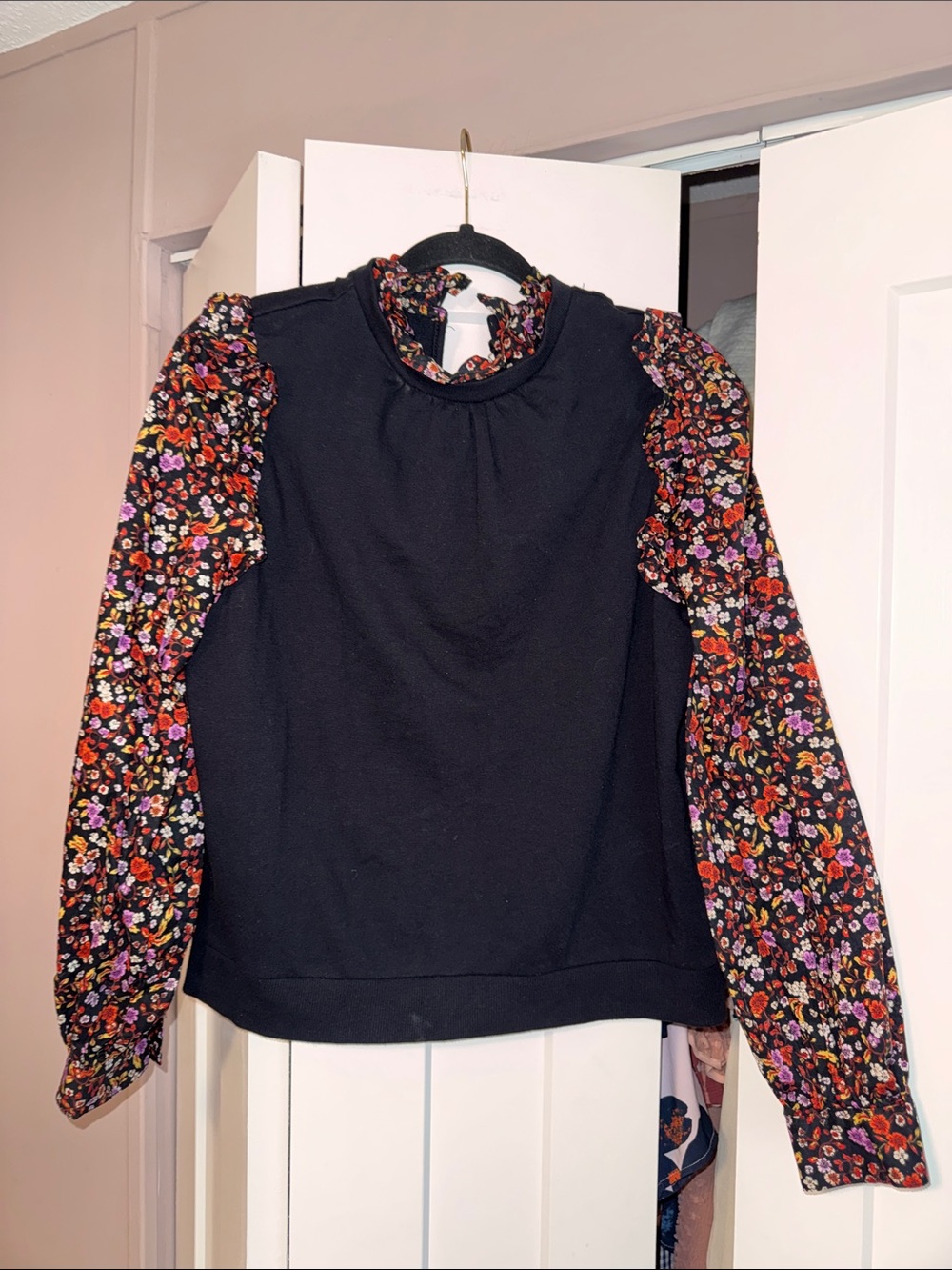 Who What Wear high neck floral top Size Large
